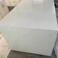 calacatta finesse kivaquartzsurfaces