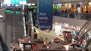 يقع السوق ضمن منطقتي آيلاند بلازا وريفييرا بلازا، وسيضم الكثير من الأعمال الحرفية الفريدة والأطباق الشهية، كما سيوفر لزواره تشكيلة غير مسبوقة من الهدايا والمأكولات الملائمة لأجواء الشتاء، مثل الشوكولاته الساخنة وحلوى سمورز وغيرها الكثير. Ù…Ø·Ø§Ø± Ø¯Ø¨ÙŠ Ø§Ù„Ø¯ÙˆÙ„ÙŠ Ø§Ù„Ø³ÙˆÙ‚ Ø§Ù„Ø­Ø± Youtube