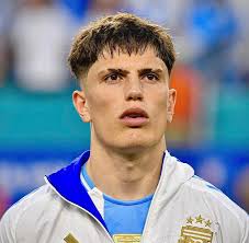 🚨 Napoli sporting director Giovanni Manna is set to meet with Manchester  United over a possible deal for Alejandro Garnacho. (Source: i paper)