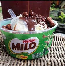 .ais kepal milo adalah es yang berasal dari negara malaysia, di indonesia minuman ini sangat viral dan sekarang banyak orang yang menjual es kepal milo ini di beberapa tempat lo, es kepal milo. Ais Kepal Milo Foodie Crusher Sweet Recipes Food Foodie