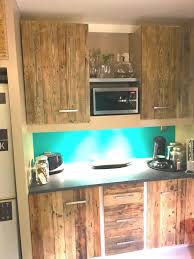 Le relooking cuisine bois s'avère être une tâche essentielle pour tous ceux qui souhaitent donner à la pièce un look plus convivial et moderne. Relooking D Une Cuisine En Bois De Palette
