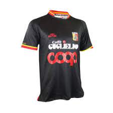 Fifa 21 holstein kiel 2020/21. Catanzaro Presentate Le Maglie Ufficiali Per La Stagione 20 21 Video Uscatanzaro Net