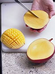 Die schnitte sollte bis zur schale gehen, diese jedoch nicht beschädigen. Video Kochschule Mango Schneiden Brigitte De