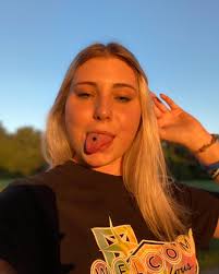 ela morris💚 (@ela.morris) • Instagram photos and videos