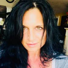 Lisa Russell (@lisa.postlcampbell)