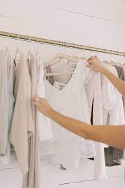 What To Wear To A Branding Photoshoot For Neutral Tone Aesthetic Neutral Color Scheme Ph Aesthetic Stores Clothing Photography Branding Photoshoot Inspiration
