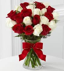 Royal Fleur Florist Heart Of The Holidays Rose Bouquet Christmas Flower Arrangements Rose Flower Arrangements Red Rose Arrangements