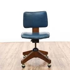 This Retro Office Chair Is Featured In A Solid Wood With A Glossy Dark Cherry Finish This Mid Centu Mid Century Modern Desk Chair Retro Office Chair Furniture