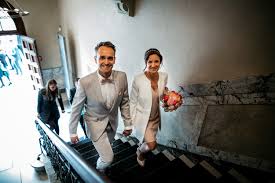 Wir lieben es, paare in düsseldorf und ganz nrw vom getting ready bis hin zur hochzeitsparty zu begleiten und die geschichte des tages mit unseren bildern festzuhalten. Standesamt Fotograf Dusseldorf Hochzeitsfotograf
