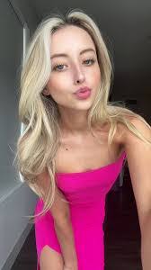 Alexa Desantis's Instagram, Twitter & Facebook