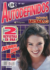 revista de puzzles, crucigramas y sopas de letras