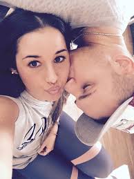 Dafür, dass jede liebe in einer tragödie endet, wenn sie nur lange genug zu ende gedacht wird, stehen sarah und pietro lombardi aktuell pate. Facebook