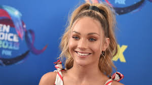 The ziegler sisters share a love of dance, but that isn't all the girls have in common. Dance Moms Maddie Ziegler 17 Apologizes For Ignorant Videos