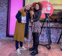 Presentatrices loretta schrijver en quinty trustfull de populairste nieuwslezeres van 2015, dionne stax schuift aan bij koffietijd. Life Coach Leidy Bij Koffietijd Daar Ging Ze In Gesprek Met Loretta Schrijver