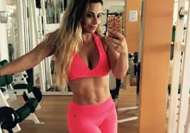 A post shared by vivi araujo (@viviaraujomma) her only loss a very disappointing one against jessica eye where she was outboxed and sized. O Exercicio Poderoso De Viviane Araujo Para O Bumbum Boa Forma