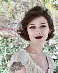 Samantha Gresham's Instagram, Twitter & Facebook