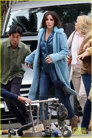 Sandra bullock short hair bird box. Sandra Bullock Shows Off Her Shorter Hair On Set Of Bird Box Photo 3982576 Sandra Bullock Pictures Just Jared