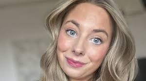 Emma klipper barn gratis i juletid: ”Många har ju inte råd att gå till  frisören”