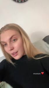 Nina Maurer's Instagram, Twitter & Facebook