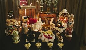 Candy bar para bodas con muchos complementos de decoración y adornos a elegir. Un Candy Bar Para Una Boda Muy Dulce Cosmo