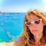 Laura Dramis's Instagram, Twitter & Facebook