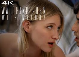 Mirando Porno Con Melody – (Watching Porn with Melody) – Missax - Subtitula2