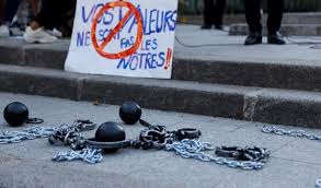 Après avoir été copywriter et auteur pour de nombreuses marques et médias belges et français, il s'est spécialisé dans l'actualité des royautés. Fronde Face A L Arrivee Sur Europe 1 D Un Redacteur En Chef De Valeurs Actuelles Arabnews Fr