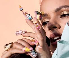 La tendencia en uñas negras es combinarlas con tonos color piel, dorado o tonos tipo pastel. 400 Fotos De Unas Decoradas 2021 Disenos De Unas Para Manos Y Pies Modaellas Com