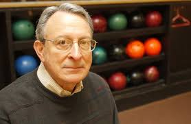 Strom selling Maple Lanes to bowlers