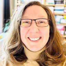 Elizabeth Devaney's Instagram, Twitter & Facebook