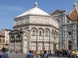 Das baptisterium san giovanni ist die taufkirche des doms von florenz, die mit ihrem auf die antike rückgreifenden stil eines der zentralen werke der florentinischen protorenaissance ist. Das Schone Detail Figur Und Relief Extras Bronzeturen Florenz Baptisterium