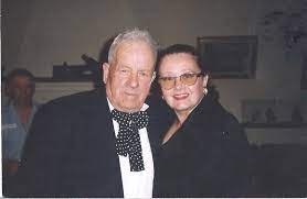 Actriţa va fi îngropată lângă soţul ei, mihai maximilian, care a. Averea LÄƒsatÄƒ De Stela Popescu S A Dus Pe Apa Sambetei Fiica AdoptivÄƒ A Regretatei ActriÈ›e A Abandonat È™i Casa De La Mare De 200 000 De Euro