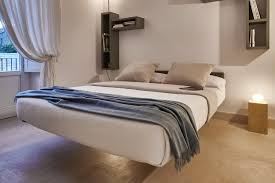 Tavoli di varie tipologie, dimensioni e materiali; Letto Fluttua Un Letto Sospeso Per Sogni Leggeri Lago Design