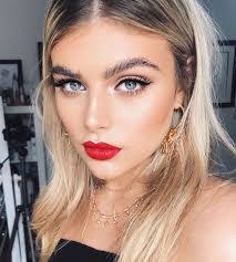 Amanda Prinz's Instagram, Twitter & Facebook