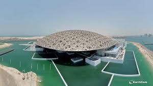 The louvre abu dhabi opened in november 2017 to tell the stories of the world through its permanent and temporary displays. Timelapse Der Achtjahrige Bau Des Louvre Abu Dhabi