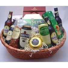 Irish Lovers Beer Basket Wine And Beer Gift Baskets Extravagant Gifts At Affordable Prices Irish Gift Basket Beer Basket Beer Gifts Basket