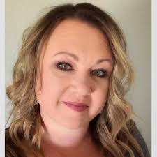 Leanna Bray's Instagram, Twitter & Facebook