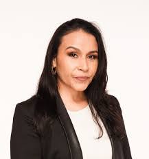 Sandra Arias's Instagram, Twitter & Facebook