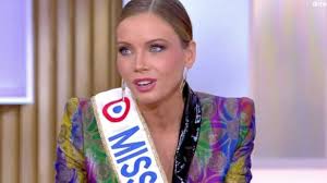 She's studying for her master's degree in social, sanitary, and gerontological management. Miss France 2021 Le Sort S Acharne Sur Amandine Petit Et Son Appartement De Fonction Femme Actuelle Le Mag