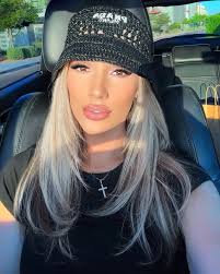 Ashley Potts's Instagram, Twitter & Facebook