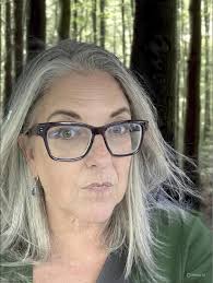 Identify family in old photo at goodwill?