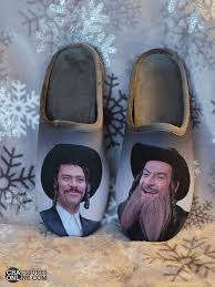 Chaussons Homme Idee Cadeau Humour En 2020 Chaussons Homme Pantoufle Espadrilles