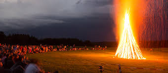 Was wird gefeiert am johannistag 2021? Die Johannisnacht Eine Zeit Des Aufbruchs Katholisch De