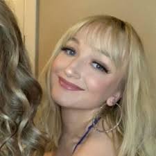 Nadia Hull (@nadsshull)