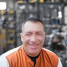 🗳️🤔 Si las elecciones fueran hoy y los candidatos fueran Nayib Bukele ,  Chino Flores y Claudia Ortiz, ¿por quién votarías y por qué? 👇🇸🇻  #NayibBukele