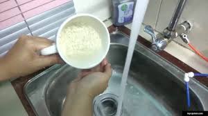 Kemudian korang masukkan air kosong dalam periuk mengikut sukatan lebih kurang setengah daripada saiz periuk. Cara Masak Nasi Guna Cawan Dalam Rice Cooker Youtube