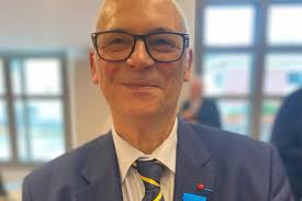 Cet habitant du Val-d'Oise reçoit une récompense unique pour son association