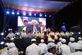 Maybe you would like to learn more about one of these? Malam Tahun Baru Karanganyar Berselawat Bareng Habib Syech