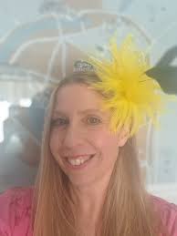 Might someone please put Barry Manilow with these beautiful gals. And thank  you so very much for your efforts.