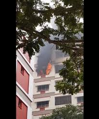 It was reported that the fire started at about 1.30pm and that occupants of the building have been evacuated. Singapore Massive Fire Breaks Out In Tampines Flat 45 Residents Self Evacuated Video